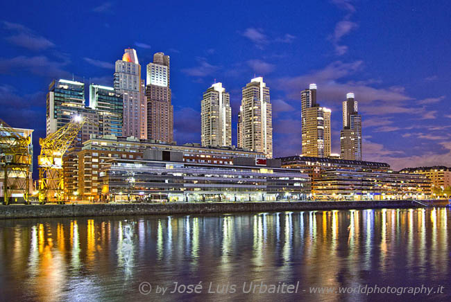 Puerto Madero nocturno